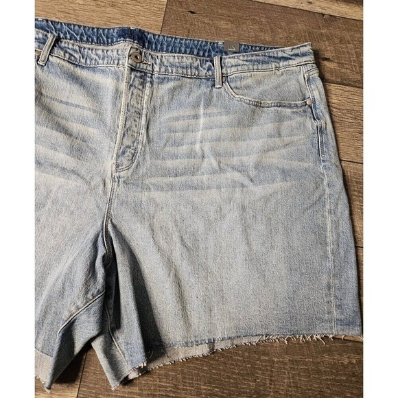 Torrid (NEW). Vintage Stretch Mid-Rise Short Size 30 - Picture 6 of 10